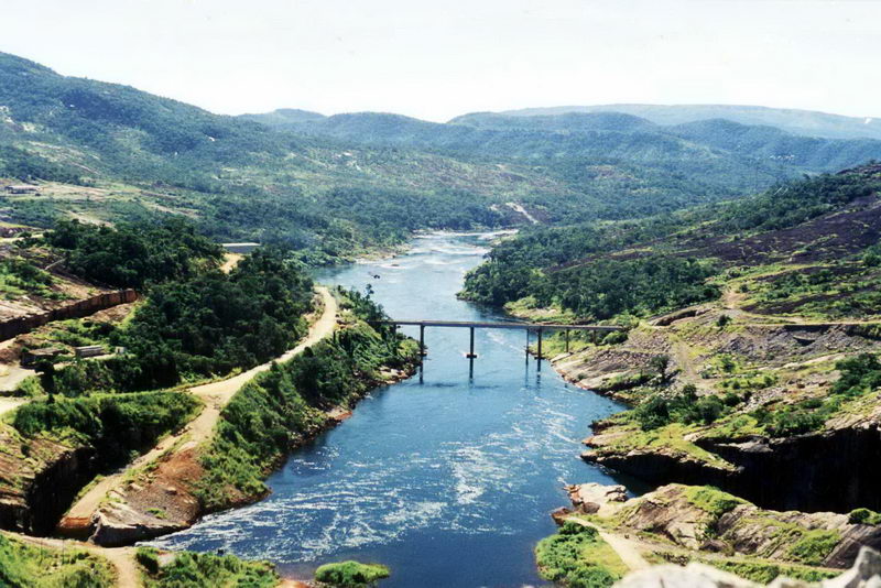 A jusante (Rio Abaixo da Usina)